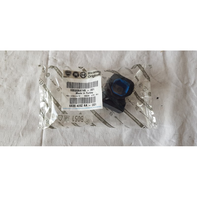 FIAT 500x TAMPONE SUPPORTO STAFFA MONTAGGIO RADIATORE 52058745