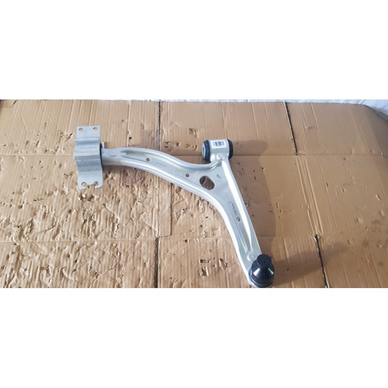 MERCEDES BENZ CLASSE B W246 BRACCIO OSCILLANTE TRAPEZIO A2463304800 ANT DX NUOVO