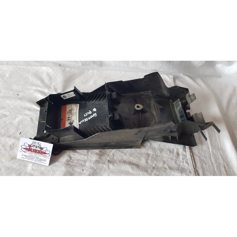 HONDA CBR 125R SOTTOSELLA VANO BATTERIA PLASTICA 80101-KPP-T000 DAL 2011