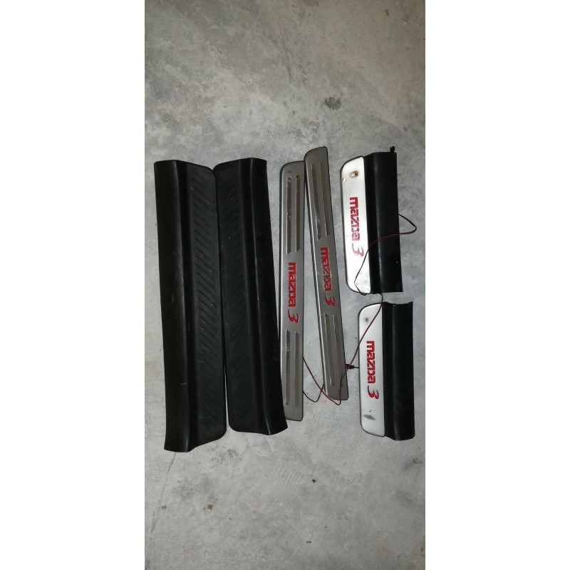 MAZDA 3 BATTITACCO ANTERIORE POSTERIORE DESTRO SINISTRO CON LUCE CORTESIA
