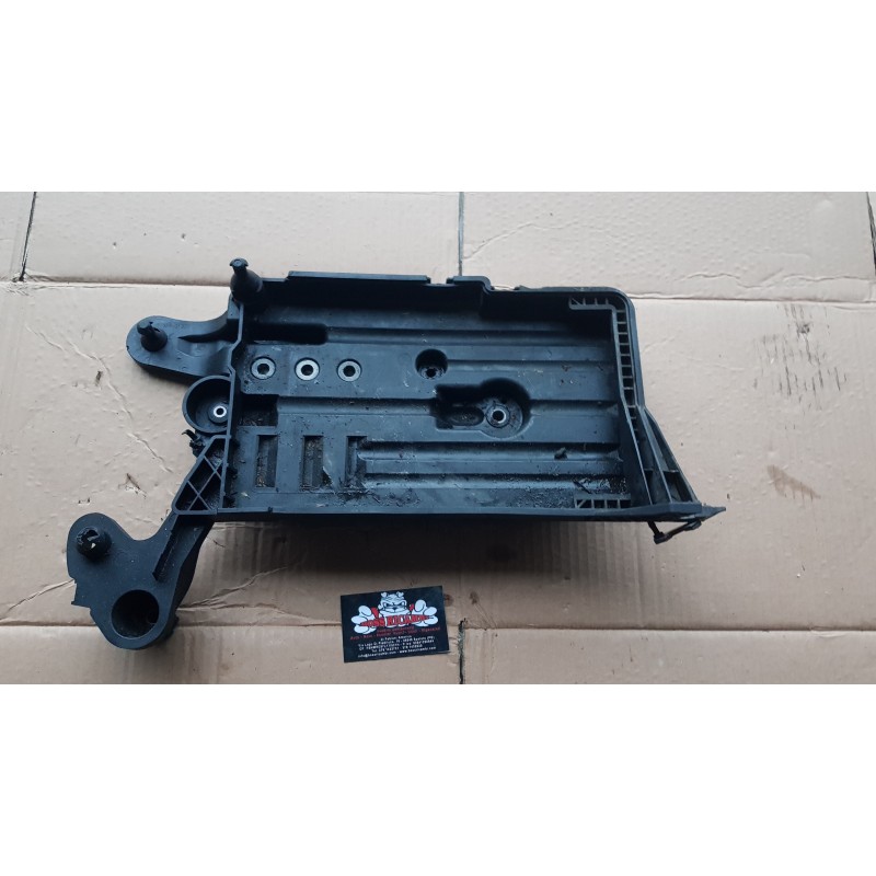 VOLKSWAGEN GOLF 7 SUPPORTO ANTERIORE PORTABATTERIA